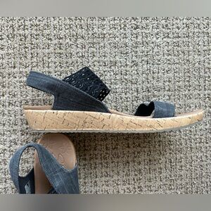 Skechers luxe foam black denim sandals size 10.